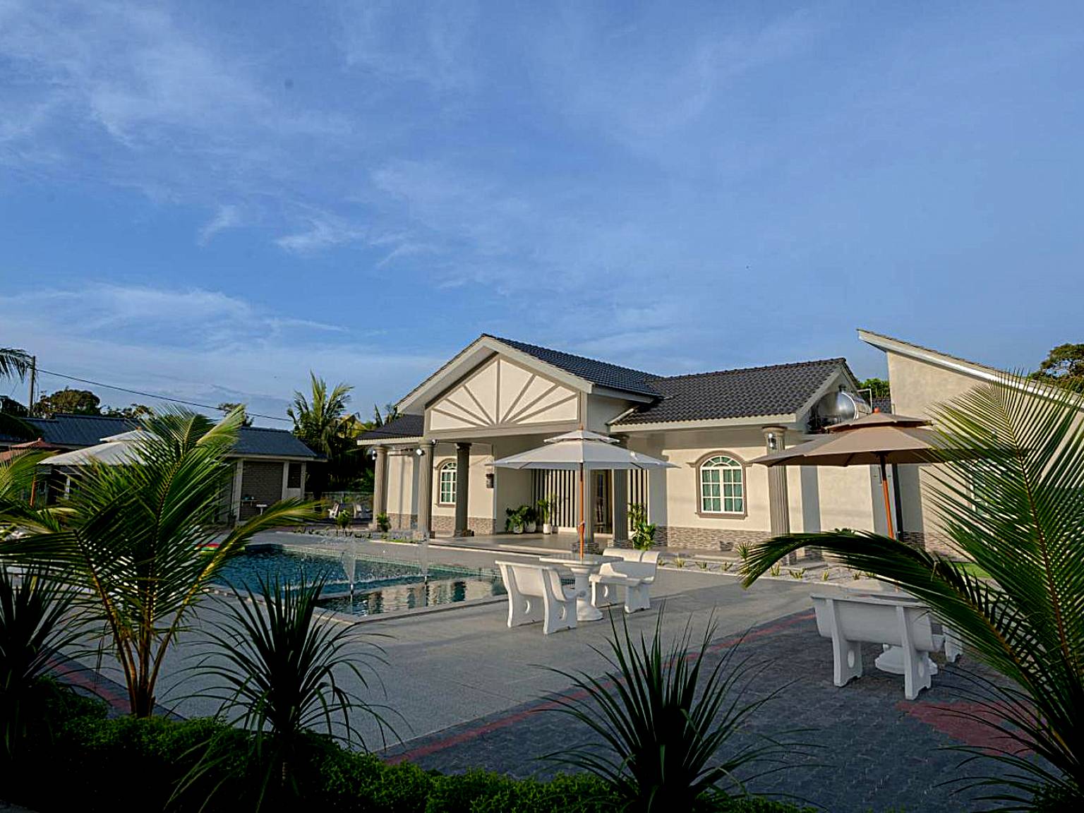Villa Dracaena Melaka - Private Pool, Hill View, 20 minutes to Town